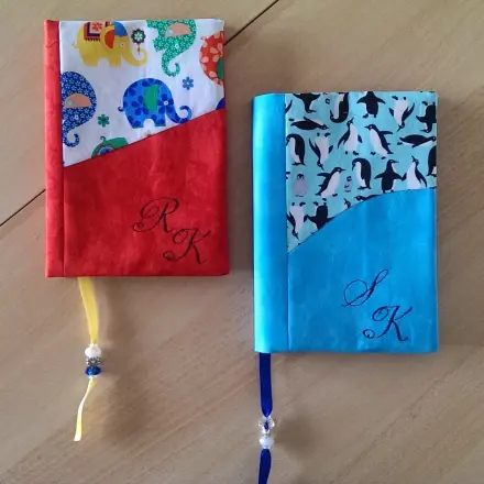 Buchhülle in der Weite anpassbar