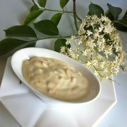 Mousse aus Holunderblüten