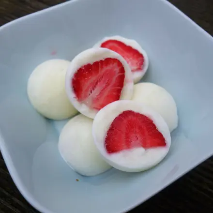 Geeiste Erdbeeren in Joghurt