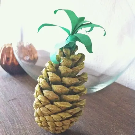 Ananas aus Kiefernzapfen basteln
