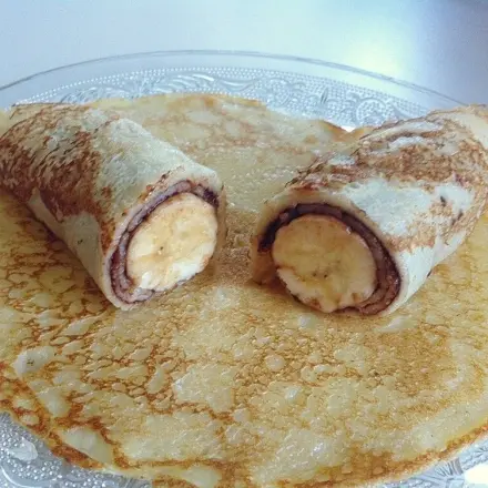 Leckeres Dessert: Banane im Pfannkuchen