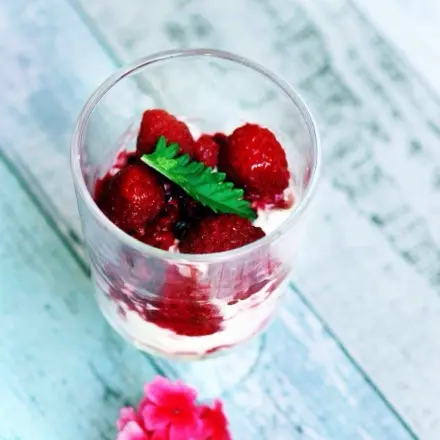 Himmlisches Himbeer-Windbeutel Dessert