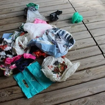 Selbst gemachter Plastiktütenspender