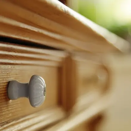 Holz abstauben mit Parkett-Pflegetüchern