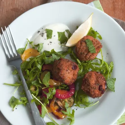Zucchini Falafel mit Tzatziki - vegetarisch