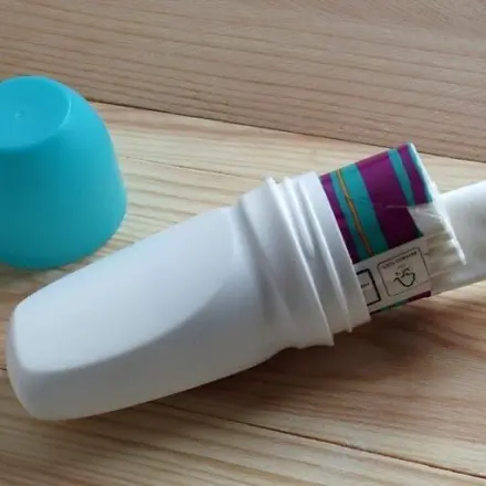 Upcycling: Aus Deoroller kleinen Behälter machen