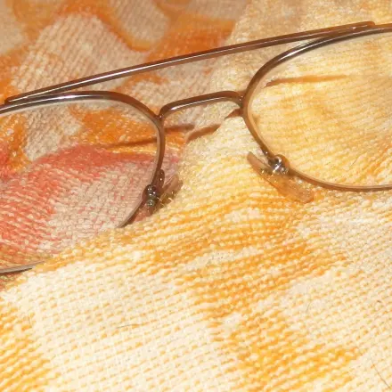 Brille putzen mit Wasser und Spiritus