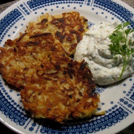 Kohlrabi-Kartoffel-Rösti mit Kräuterquark