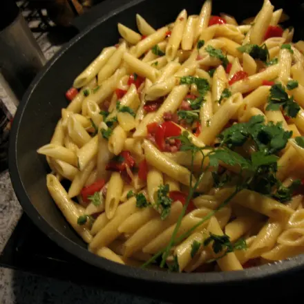 Eine schnelle Penne-Paprika-Pfanne