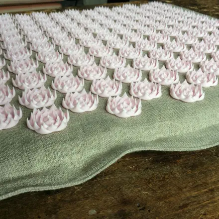Blumenfeldmatte - Akupressurmatte bei Rückenschmerzen