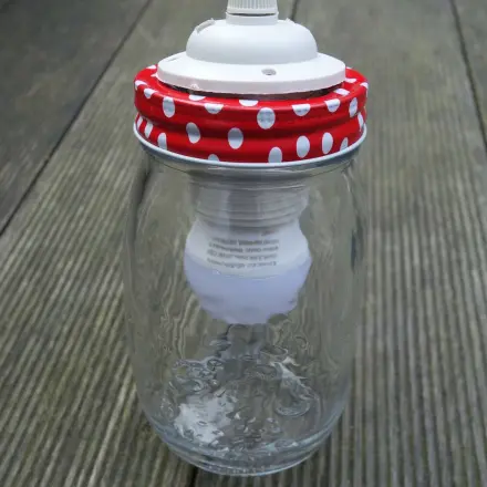 Upcycling: Lampe aus Marmeladenglas