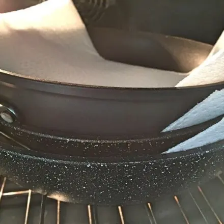 Bratpfannen stapeln, ohne dass sie zerkratzen