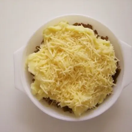 Bauernauflauf mit grünen Bohnen