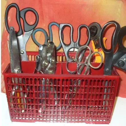 Defekter Besteckkorb wird zum Utensilio