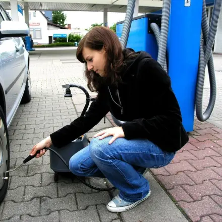 Unbedingt regelmäßig die Autoreifen prüfen