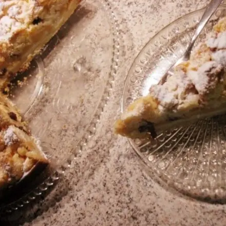 Schnelle Krümeltorte mit Quitten oder Äpfeln
