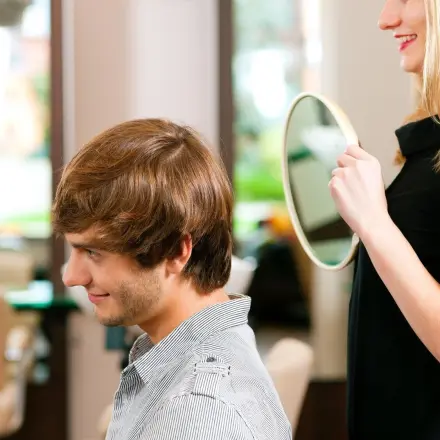 Haare nach dem Besuch beim Coiffeur / Frisör entfernen