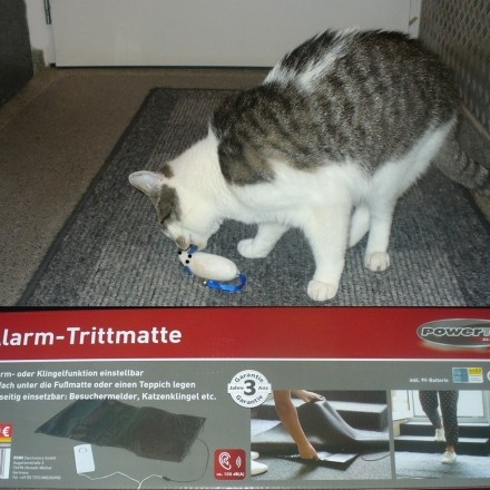 Batteriebetriebene Alarm-Trittmatte als Katzenklingel