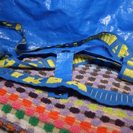 IKEA-Taschen eignen sich klasse für Schwimmhallenbesuch