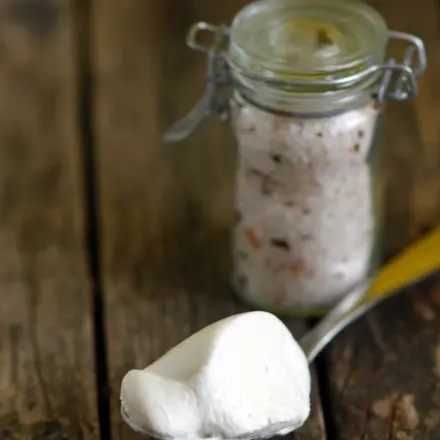 Salz- und Frischkäsepeeling