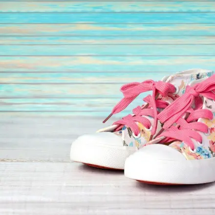 Sneaker bleiben strahlend weiß