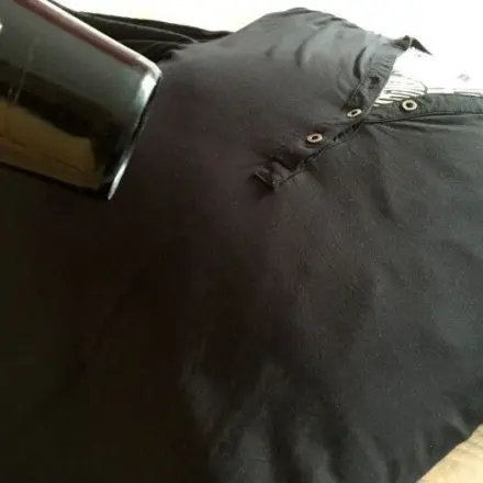 Hemd oder T-Shirt glätten ohne Bügeleisen