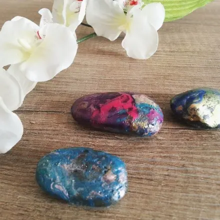 Hübsche Dekosteine herstellen mit Nagellack