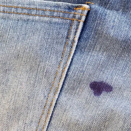 Tintenfleck aus Kleidung entfernen