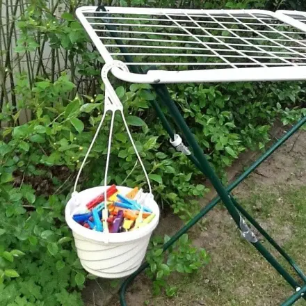 Blumenampel als Klammerkörbchen