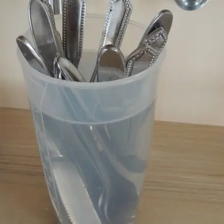 Flecken auf Besteck vermeiden