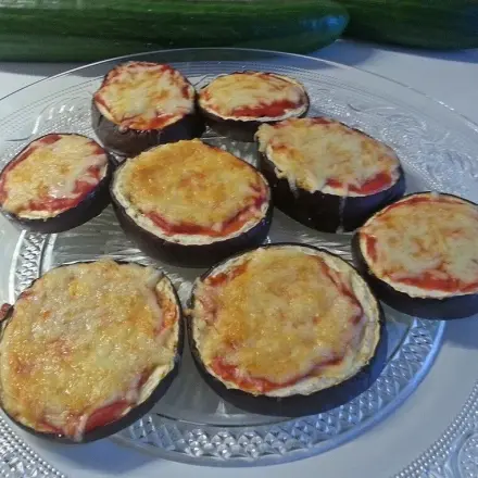 Kleine Auberginen-Pizzen ala Margherita