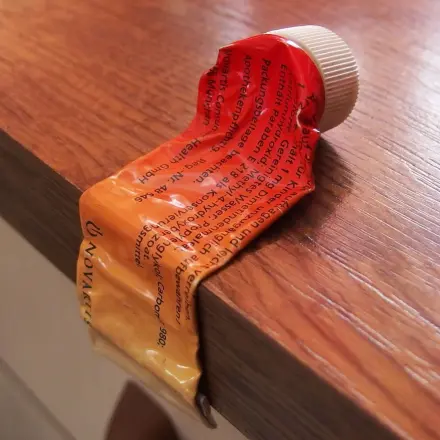 Fast leere Tuben (2)