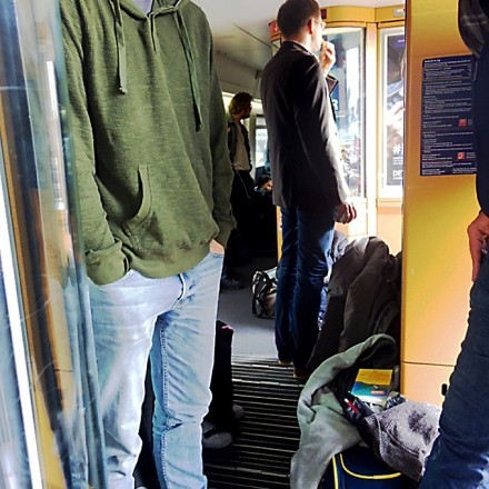 Zug überfüllt - Fahrgäste ohne Reservierung müssen raus