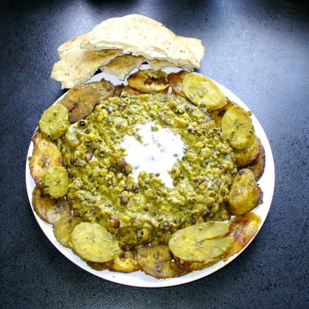 Indisches Dal (Dhal, Daal) mit Kochbananen und Kokosmilch