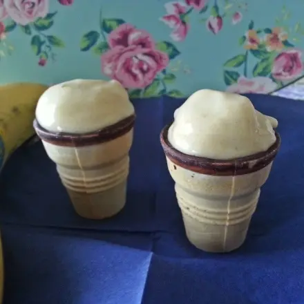 Bananeneis mit Erdnussbutter