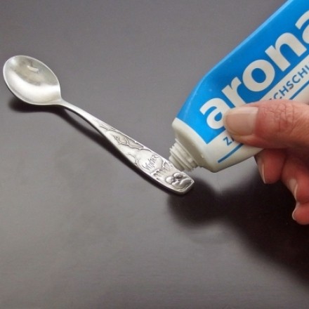 Silber reinigen mit Zahnpasta