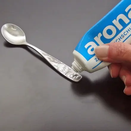 Silber reinigen mit Zahnpasta