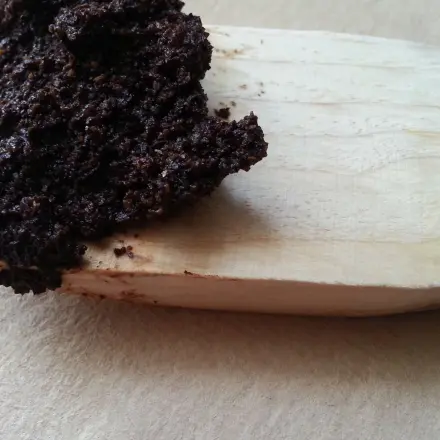 Kaffeesatz Cellulite-Peeling