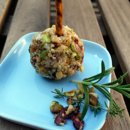 Fingerfood: Salzig herbe Käse-Pops