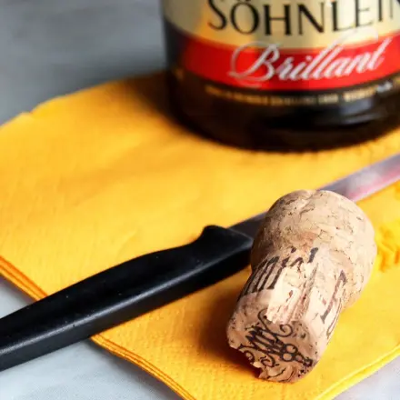 Sektflasche wieder verschließen