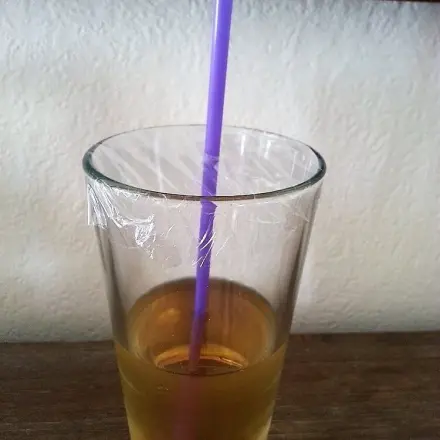 Getränke vor Schmutz und Insekten schützen