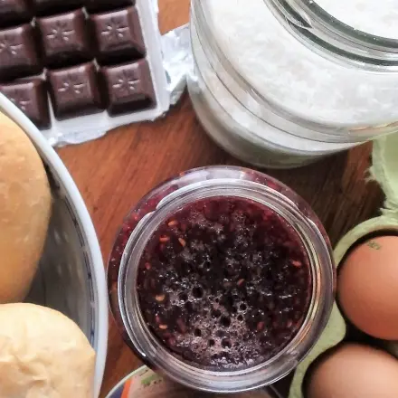 Heißer Schoko-Himbeer-Baiser-Nachtisch