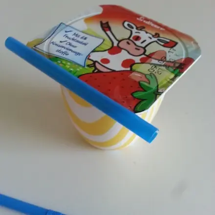 Offene Joghurtbecher und Co verschließen