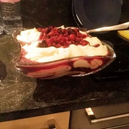 Creme Ahoi - feines Heidelbeerdessert mit weißer Schokolade