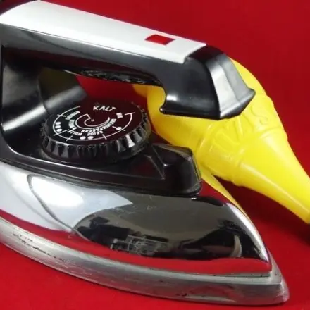 Bügeleisen mit Zitronensaft reinigen