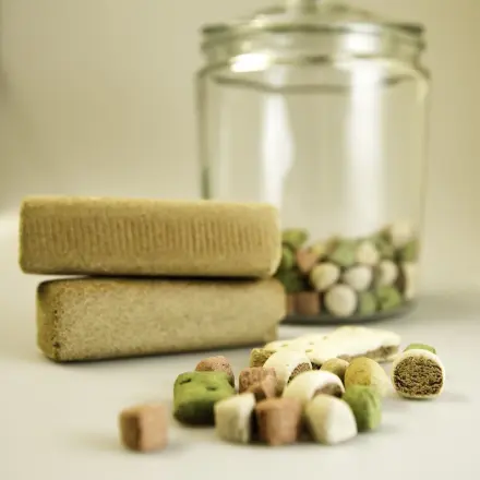 Hart gewordene Hundeleckerlis wieder weich bekommen