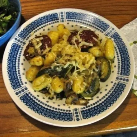 Eine leckere Gemüsepfanne mit Gnocchi