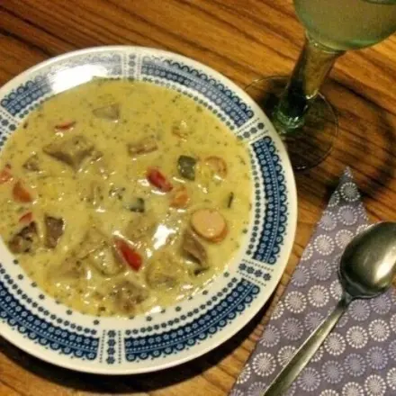 Bunte Brotsuppe mit Frischkäse