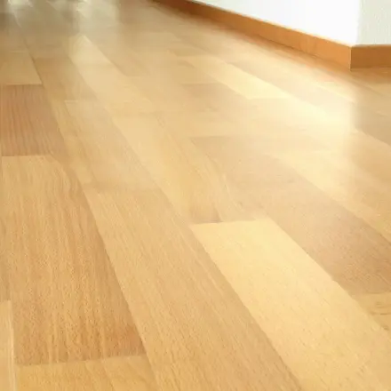 Teppichklebeband von Laminat entfernen