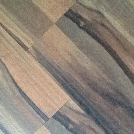 Dunkles Laminat auffrischen